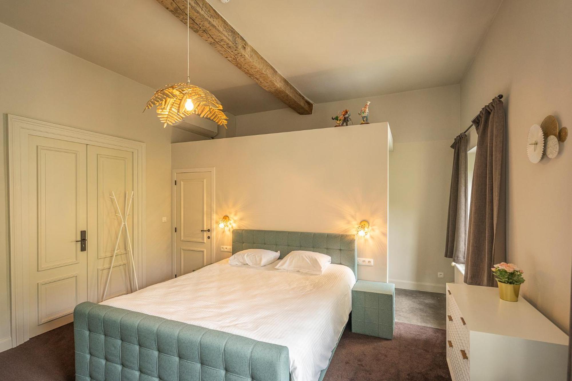 Leyselebeke Castle Bed & Breakfast Bruges